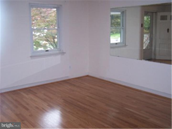 2725 St Marys Road Ardmore, PA 19003 - Photo 5 of 20 Living Room