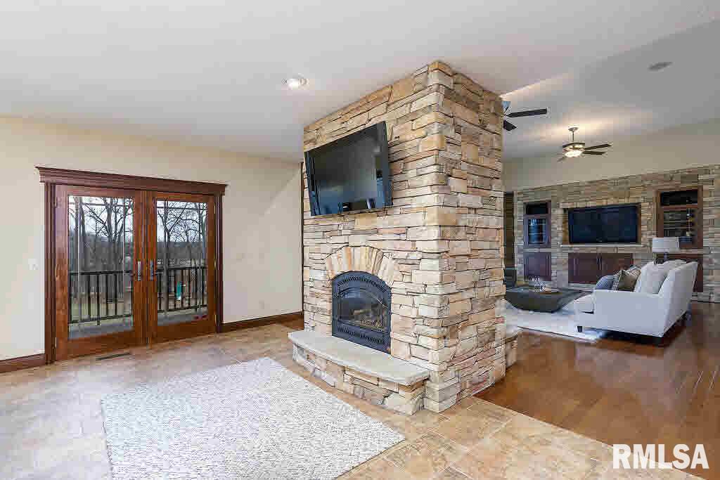 2399 Forest Reed Place Le Claire, IA 52753 - Photo 8 of 24