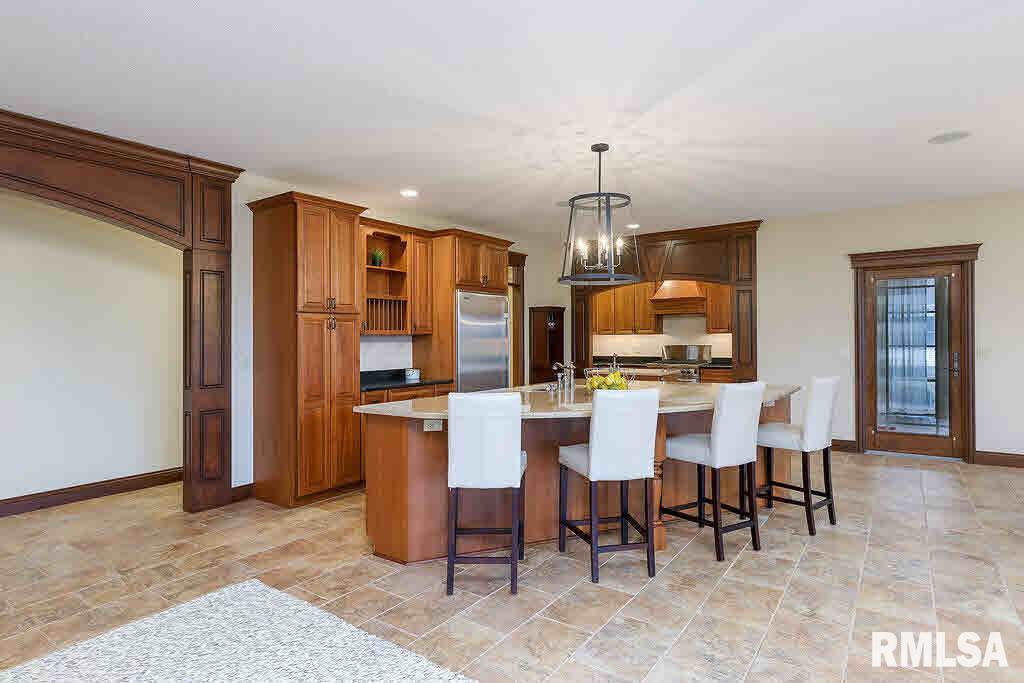 2399 Forest Reed Place Le Claire, IA 52753 - Photo 9 of 24