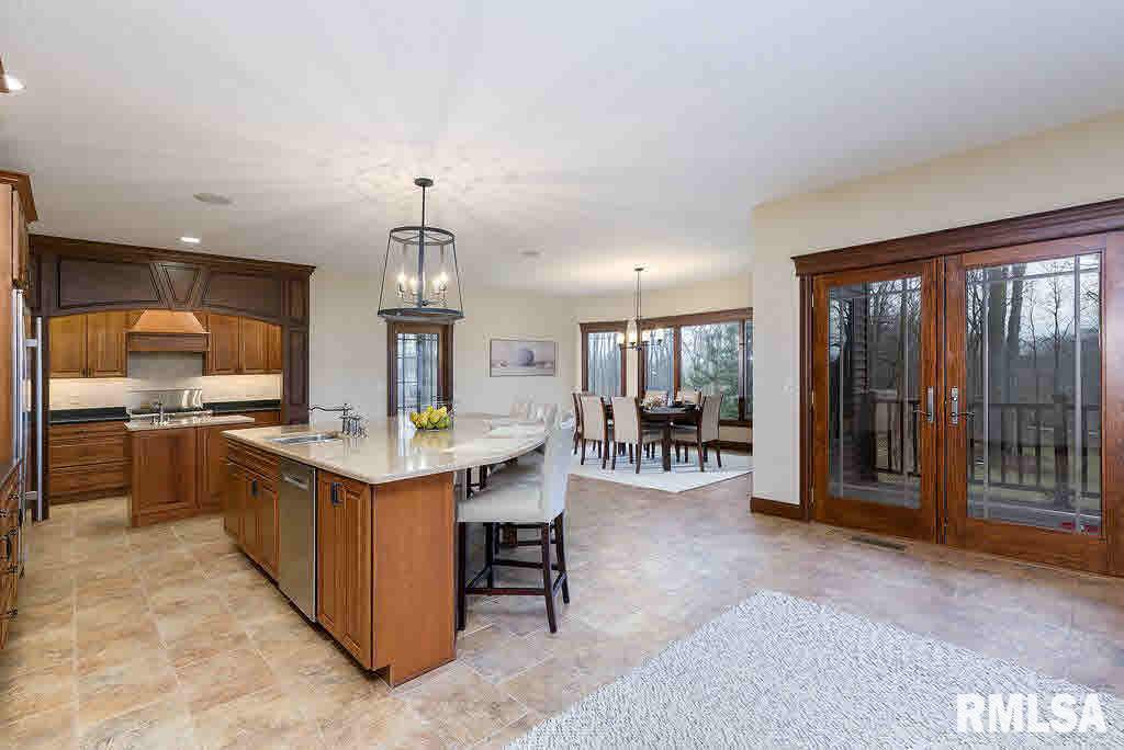 2399 Forest Reed Place Le Claire, IA 52753 - Photo 10 of 24