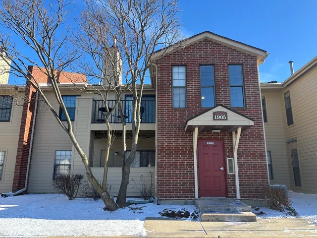 $1,595 | 1905 North Hicks Road, Unit 205, Palatine, IL 60074