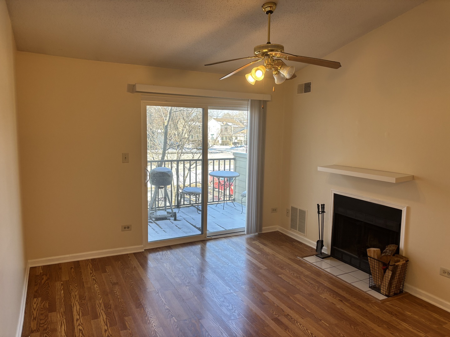 1905 North Hicks Road, Unit 205 Palatine, IL 60074 - Photo 2 of 10