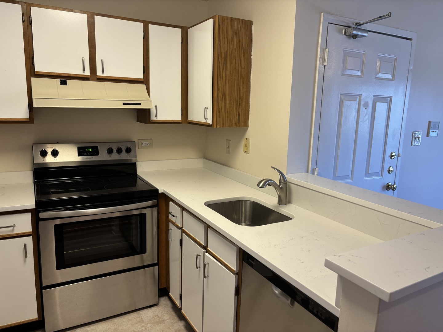 1905 North Hicks Road, Unit 205 Palatine, IL 60074 - Photo 4 of 10