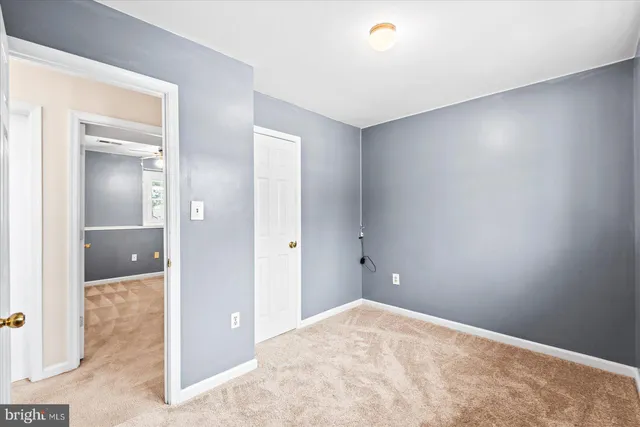 an empty room with mirror in it