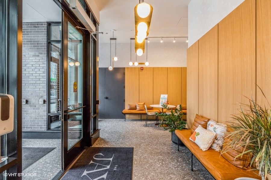 1220 West Jackson Boulevard, Unit 814 Chicago, IL 60607 - Photo 2 of 10 a very nice looking room with a large window