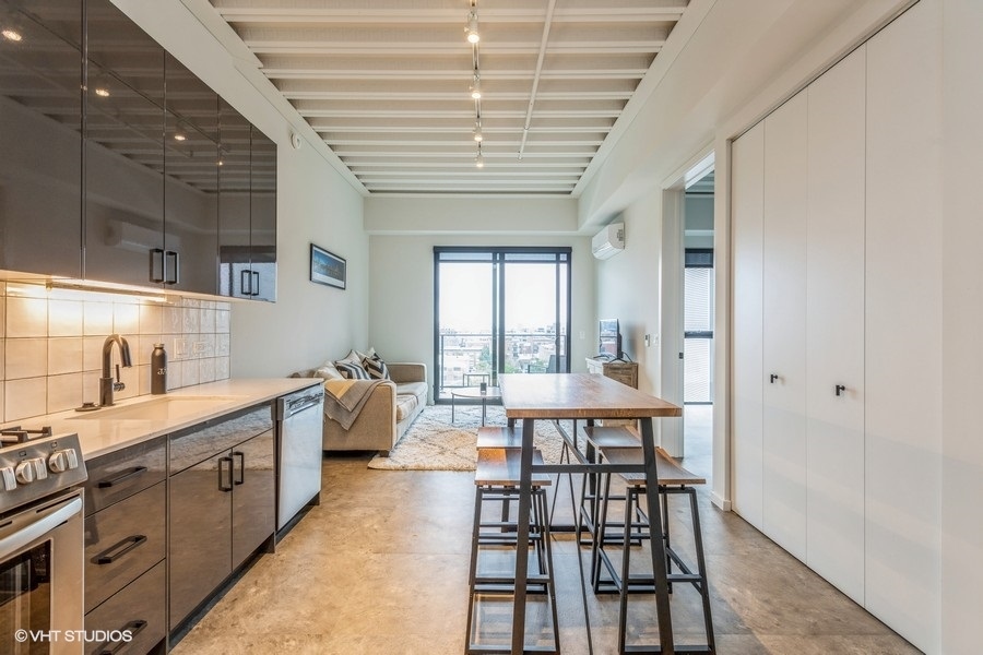 1220 West Jackson Boulevard, Unit 814 Chicago, IL 60607 - Photo 3 of 10 a large kitchen with a table and chairs