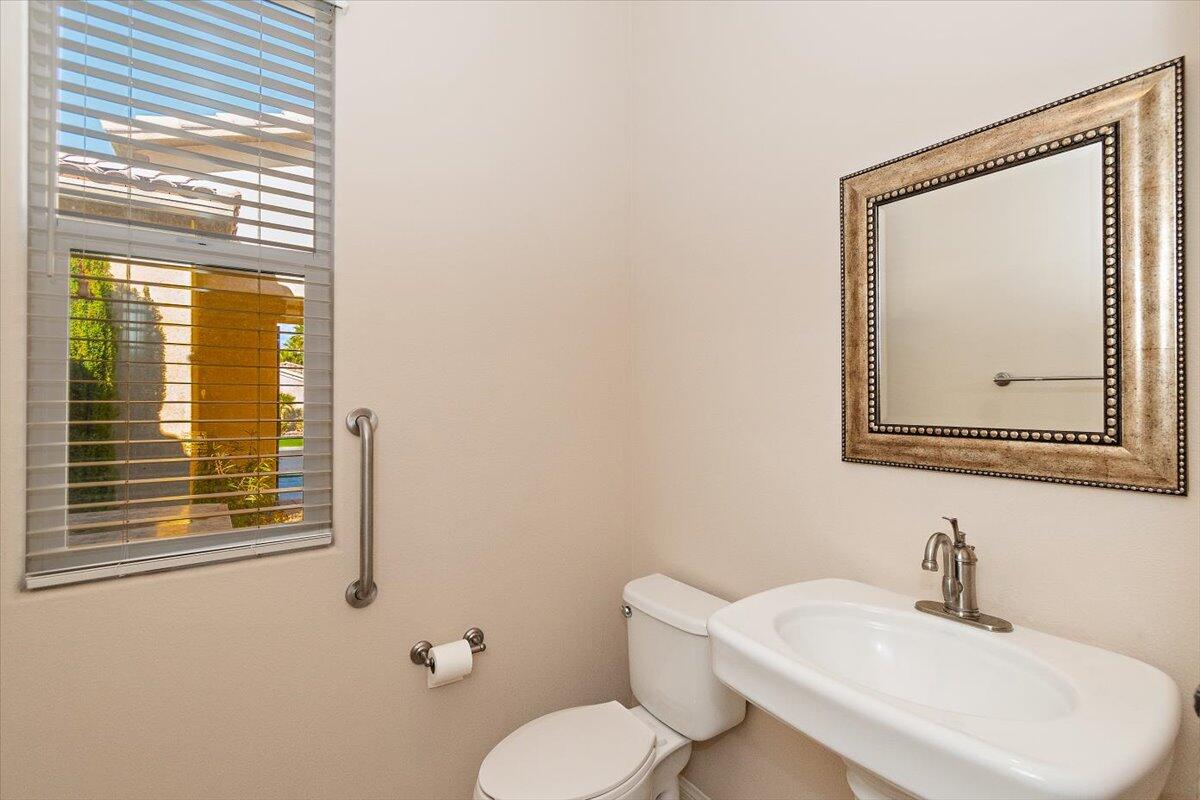 80215 Queensboro Drive Indio, CA 92201 - Photo 33 of 43 33