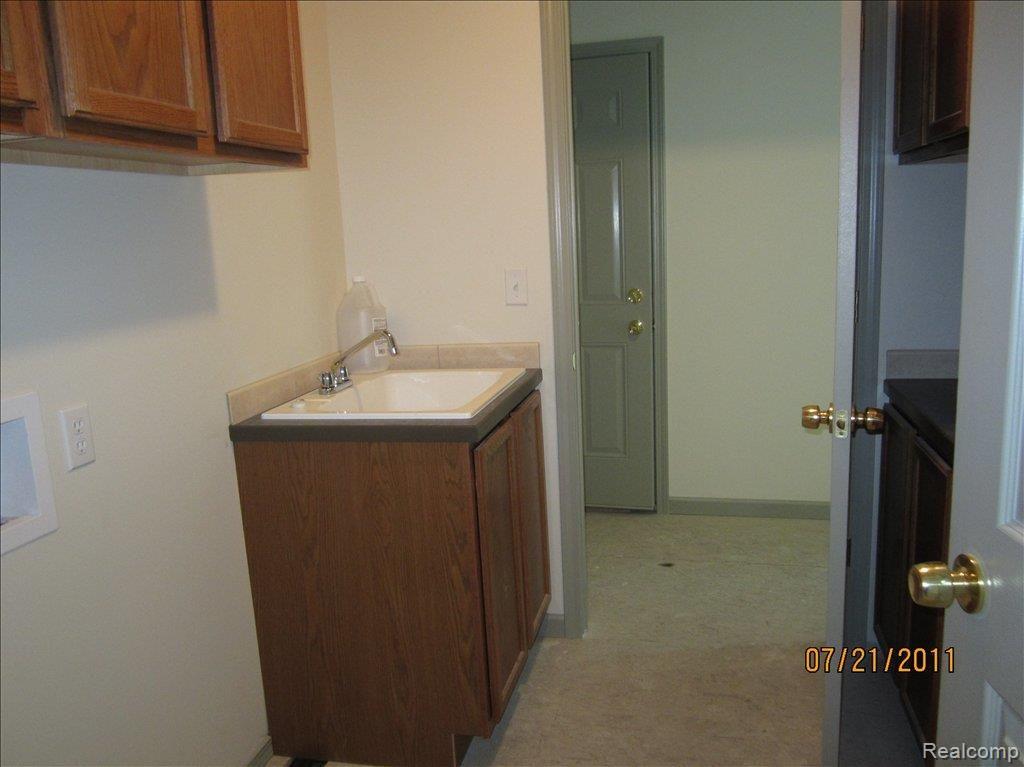 6962 Ball Road Romulus, MI 48174 - Photo 11 of 13 1st fl laundry