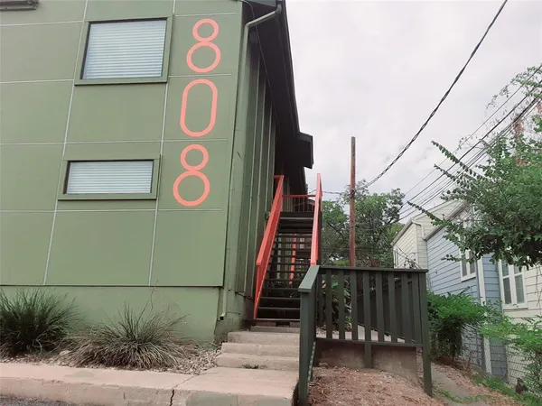 $1,100 | 808 Winflo Drive, Unit 105, Austin, TX 78703