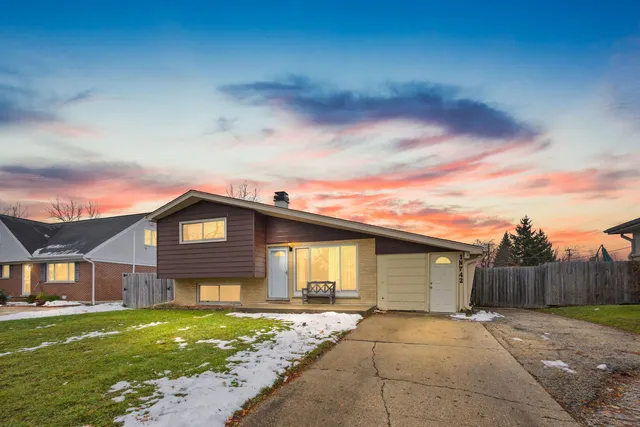 $300,000 | 1N742 Forest Avenue, Glendale Heights, IL 60139