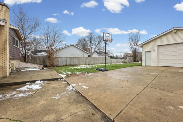 $300,000 | 1N742 Forest Avenue, Glendale Heights, IL 60139