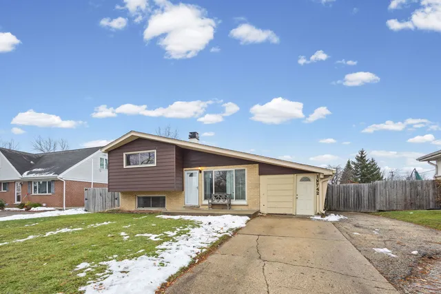 $300,000 | 1N742 Forest Avenue, Glendale Heights, IL 60139
