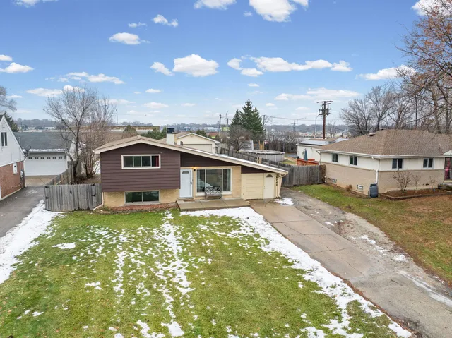 $300,000 | 1N742 Forest Avenue, Glendale Heights, IL 60139