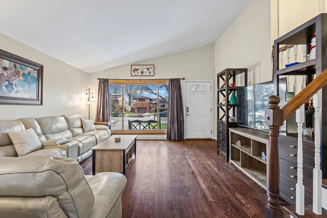 $300,000 | 1N742 Forest Avenue, Glendale Heights, IL 60139