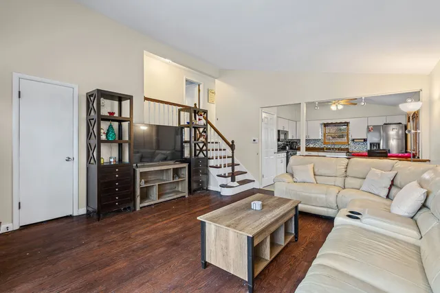 $300,000 | 1N742 Forest Avenue, Glendale Heights, IL 60139