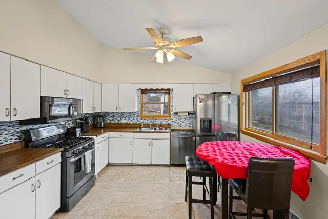 $300,000 | 1N742 Forest Avenue, Glendale Heights, IL 60139