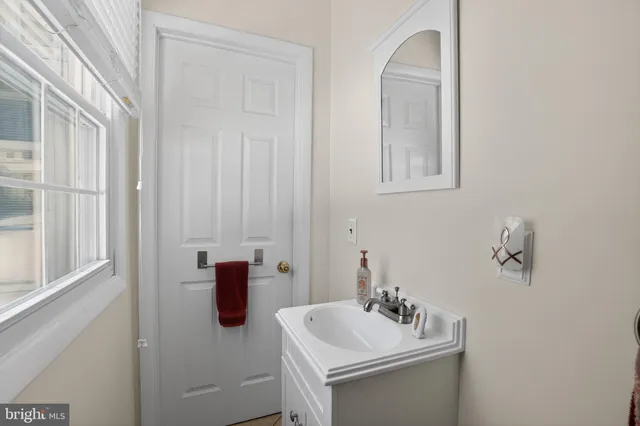 $500,000 | 305 North Lake Drive, Downingtown, PA 19335