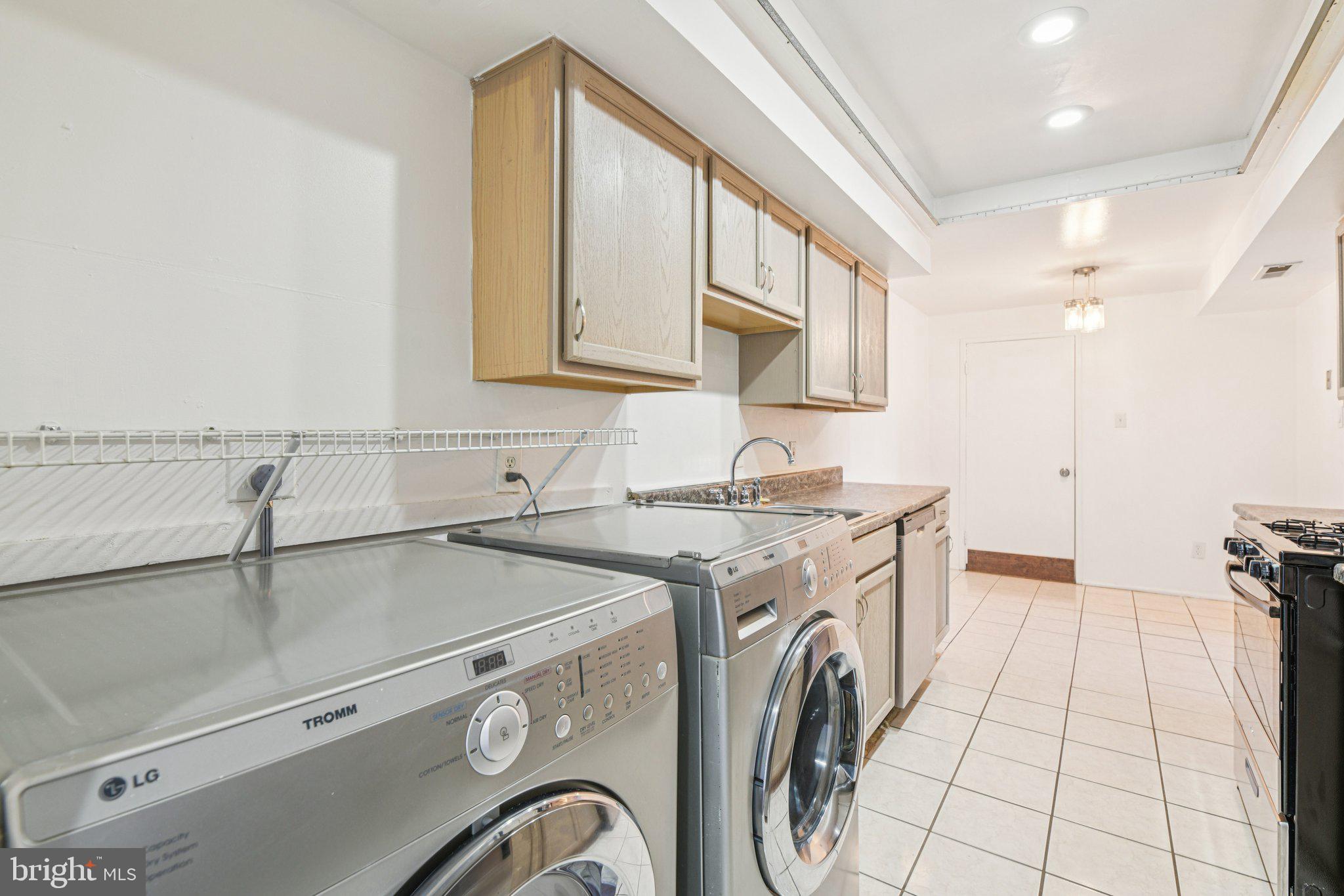 10216 Prince Place, Unit 9202 Upper Marlboro, MD 20774 - Photo 11 of 32 a utility room with dryer and washer