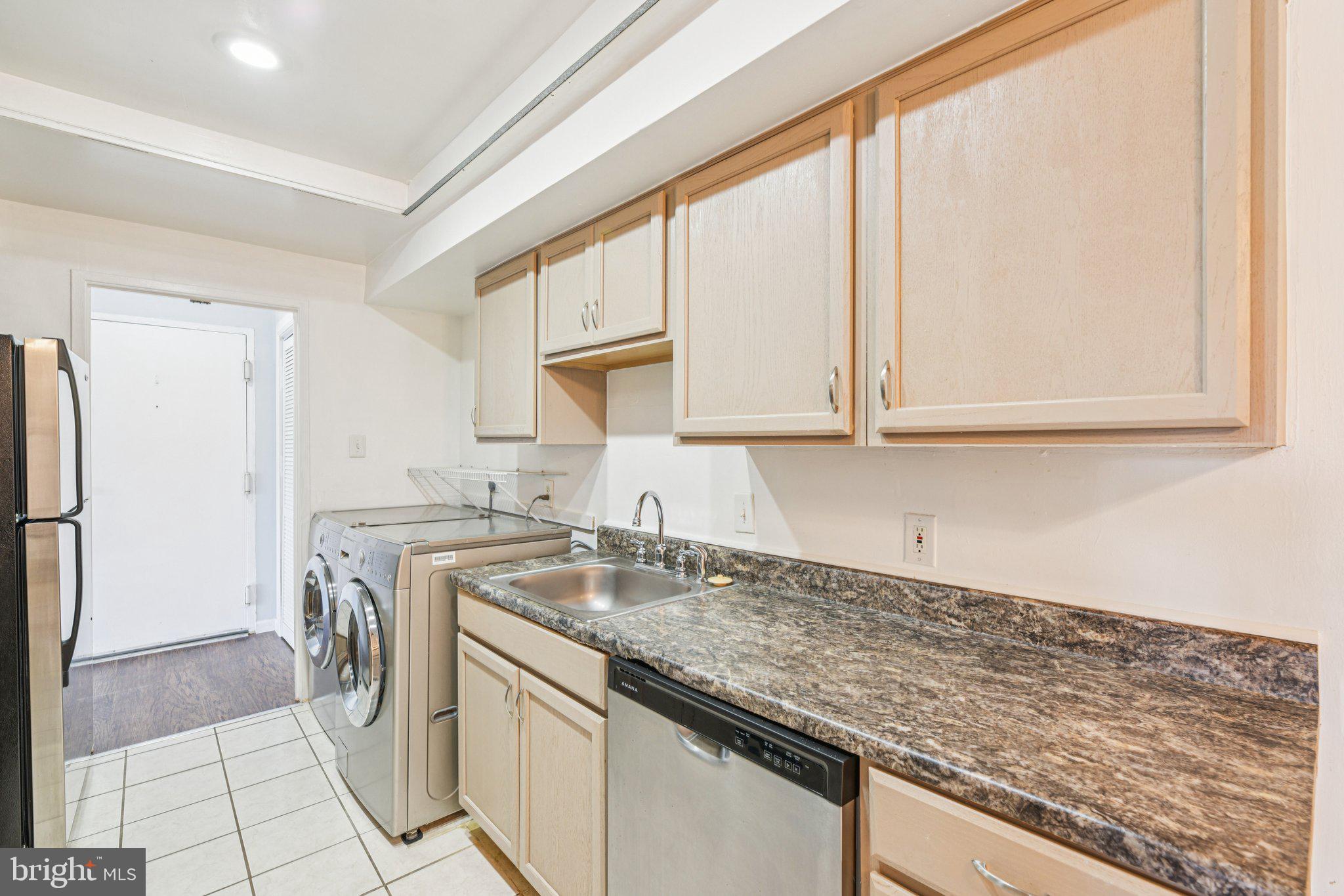 10216 Prince Place, Unit 9202 Upper Marlboro, MD 20774 - Photo 10 of 32 a kitchen with a sink stove and refrigerator