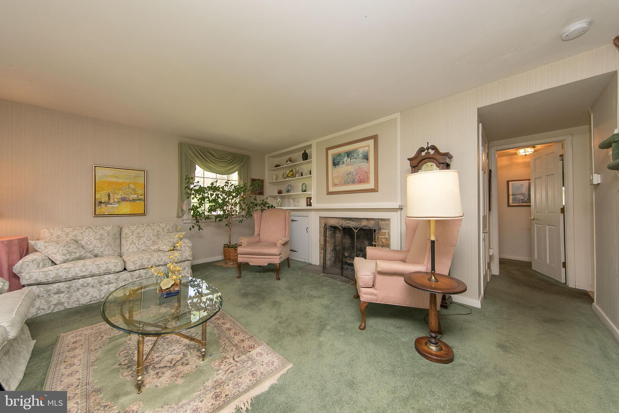 1090 Kipling Road Jenkintown, PA 19046 - Photo 4 of 28 Living Room