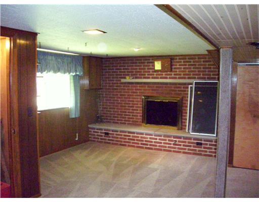 442 Lippencott Road Waynesburg, PA 15370 - Photo 14 of 16 Den/Family/Great Room.