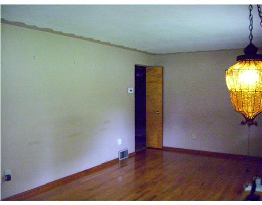 442 Lippencott Road Waynesburg, PA 15370 - Photo 8 of 16 Living Room.