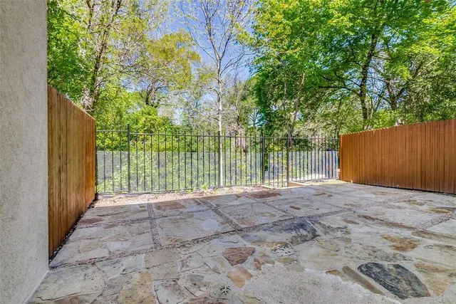 a view of backyard and trees