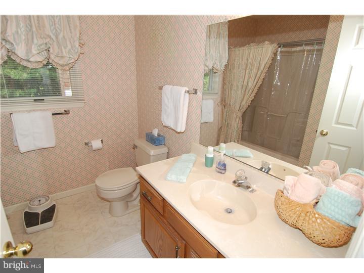 22 Valley Drive Birdsboro, PA 19508 - Photo 17 of 25 Bathroom