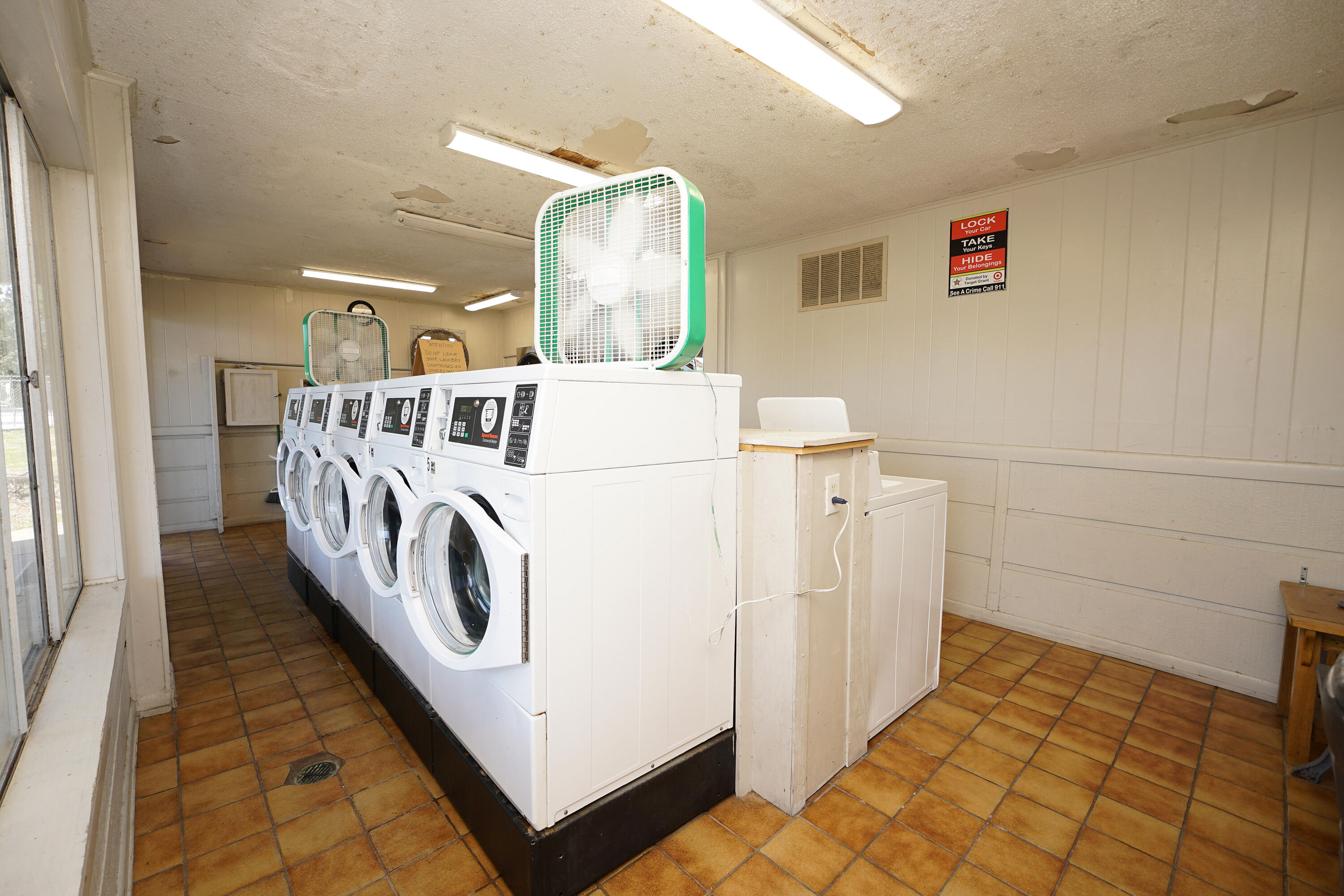 210 Pelham Road, Unit 212A Fort Walton Beach, FL 32547 - Photo 31 of 34 Laundry room