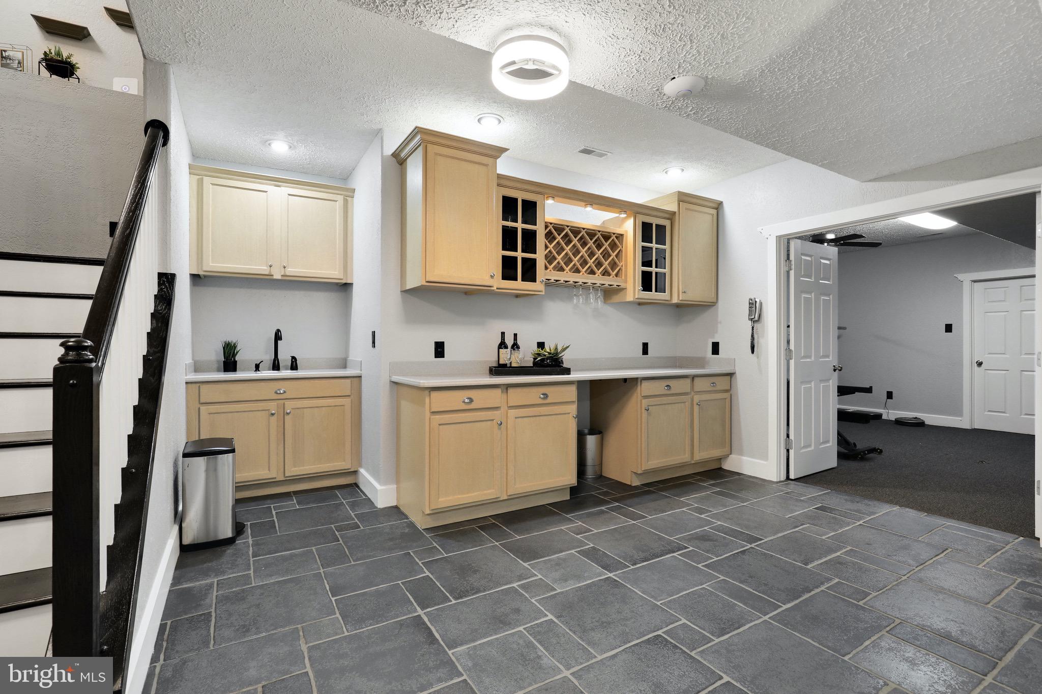 7699 Paradise Beach Road Pasadena, MD 21122 - Photo 26 of 53 Wet bar