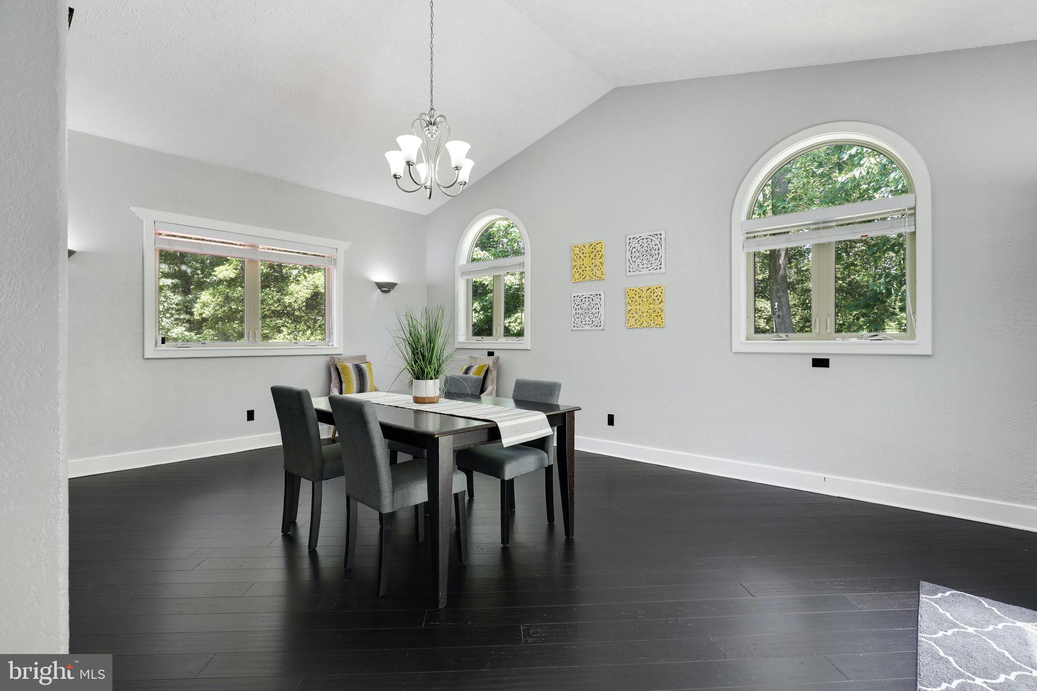 7699 Paradise Beach Road Pasadena, MD 21122 - Photo 9 of 53 Space for a large table