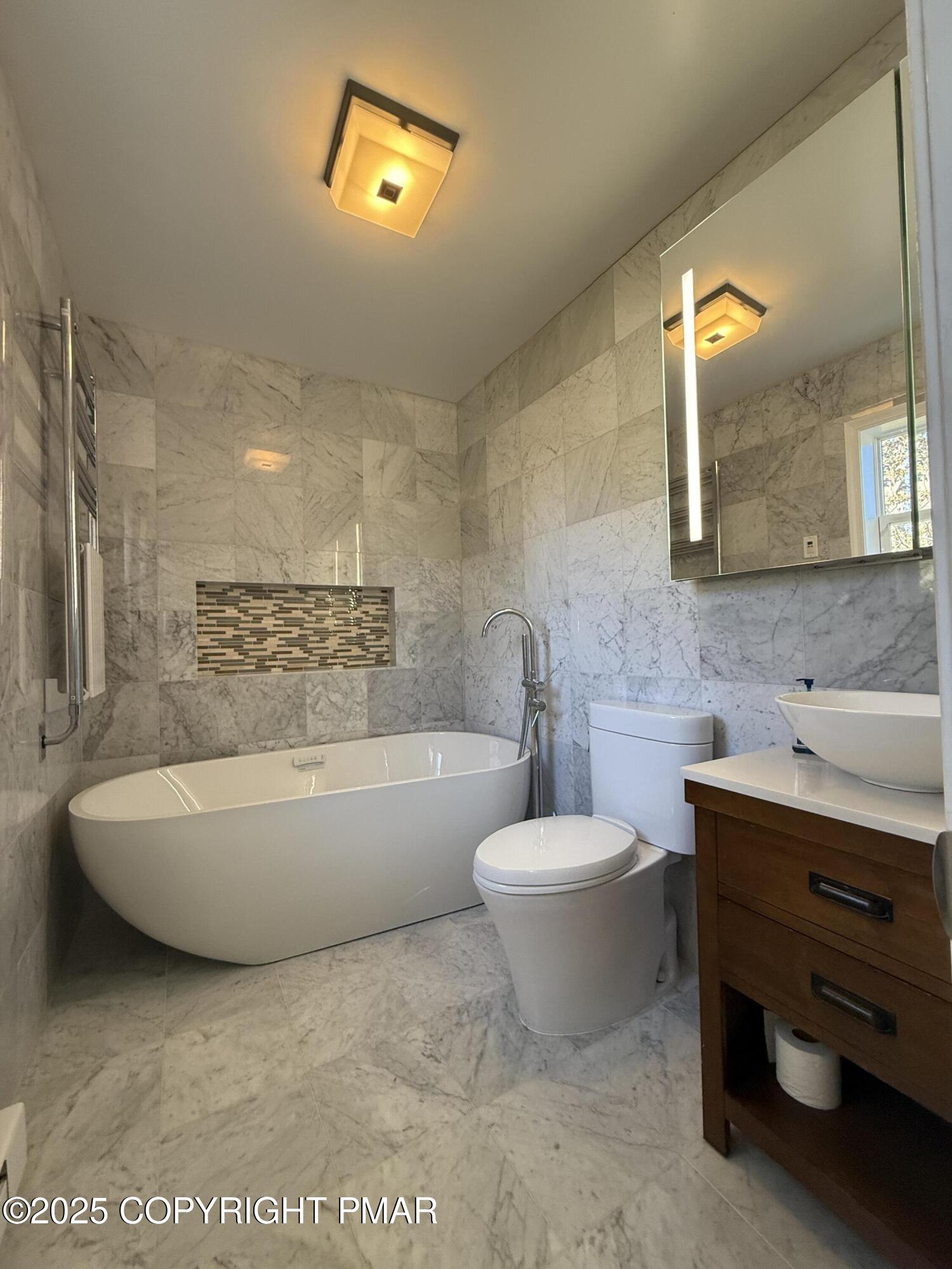 1753 Rolling Hills Drive Tobyhanna, PA 18466 - Photo 16 of 25 a bathroom with a toilet a sink and bathtub