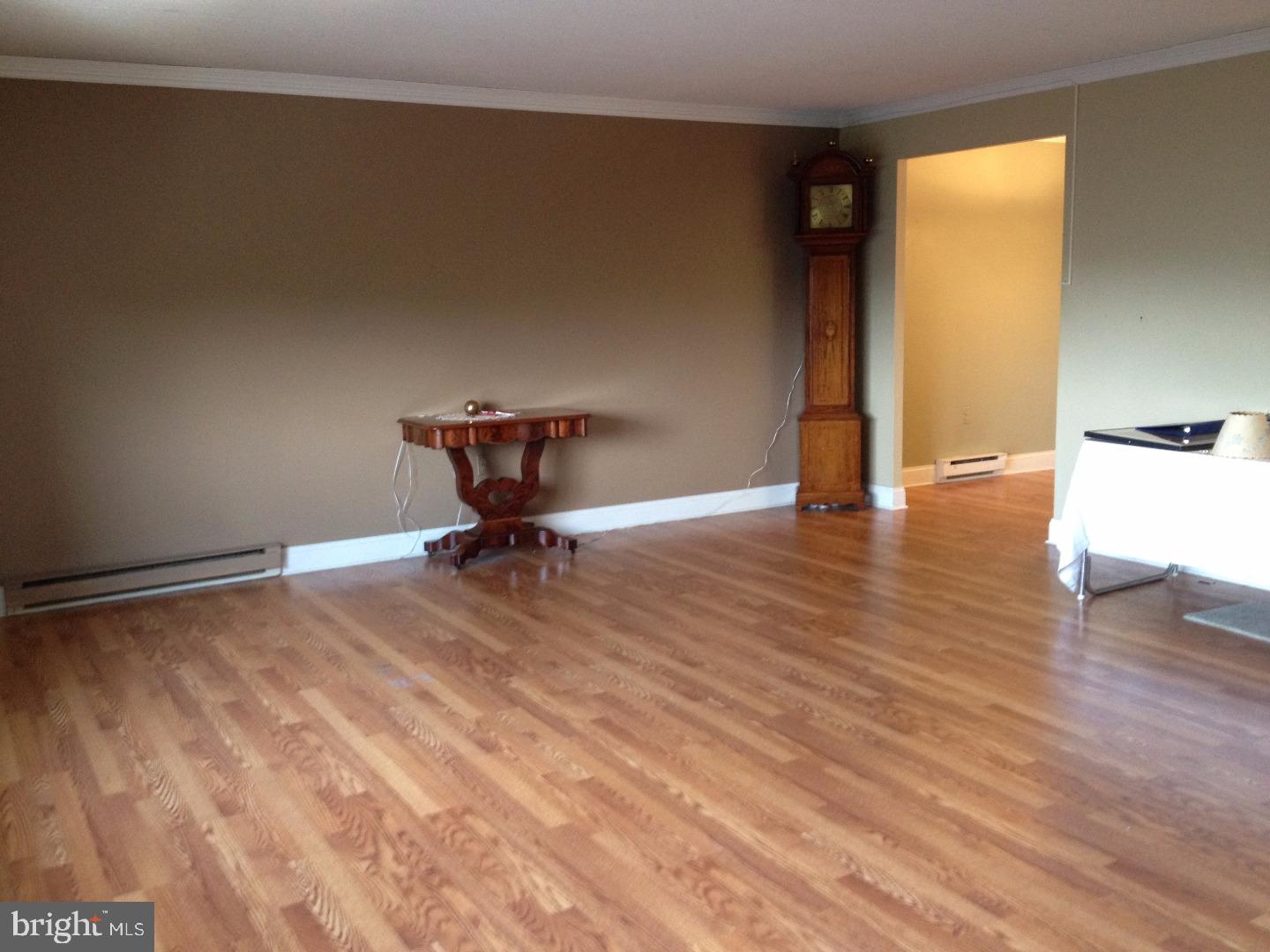 860 Lower Ferry Road, Unit 6N Ewing, NJ 08628 - Photo 2 of 21 Living Room