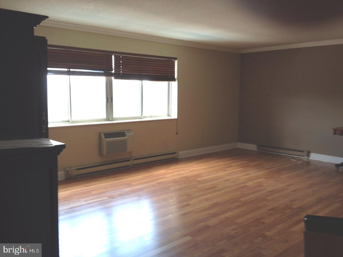 860 Lower Ferry Road, Unit 6N Ewing, NJ 08628 - Photo 9 of 21 Living Room