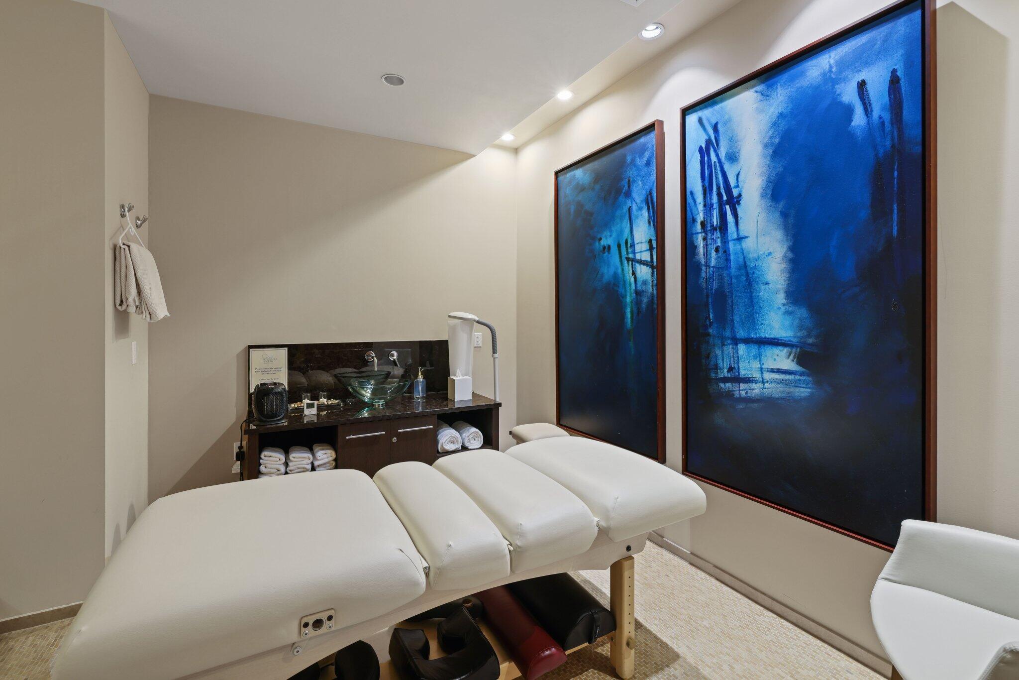 1000 South Ocean Boulevard, Unit 309 Boca Raton, FL 33432 - Photo 46 of 63 a bedroom with a bed and a television