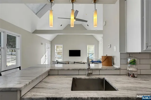 $339,900 | 3 Redmans Drive, Oak Ridge, NJ 07438