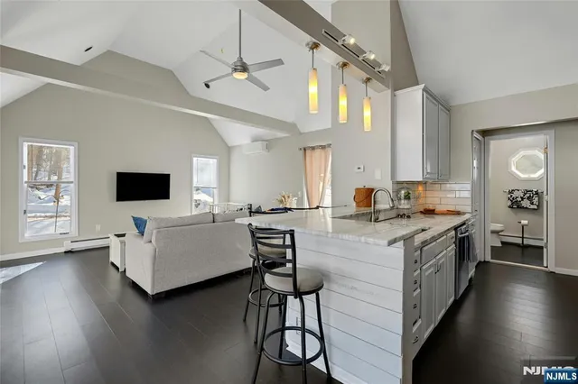 $339,900 | 3 Redmans Drive, Oak Ridge, NJ 07438