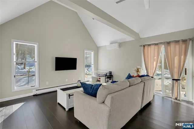 $339,900 | 3 Redmans Drive, Oak Ridge, NJ 07438