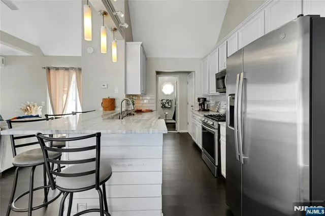 $339,900 | 3 Redmans Drive, Oak Ridge, NJ 07438