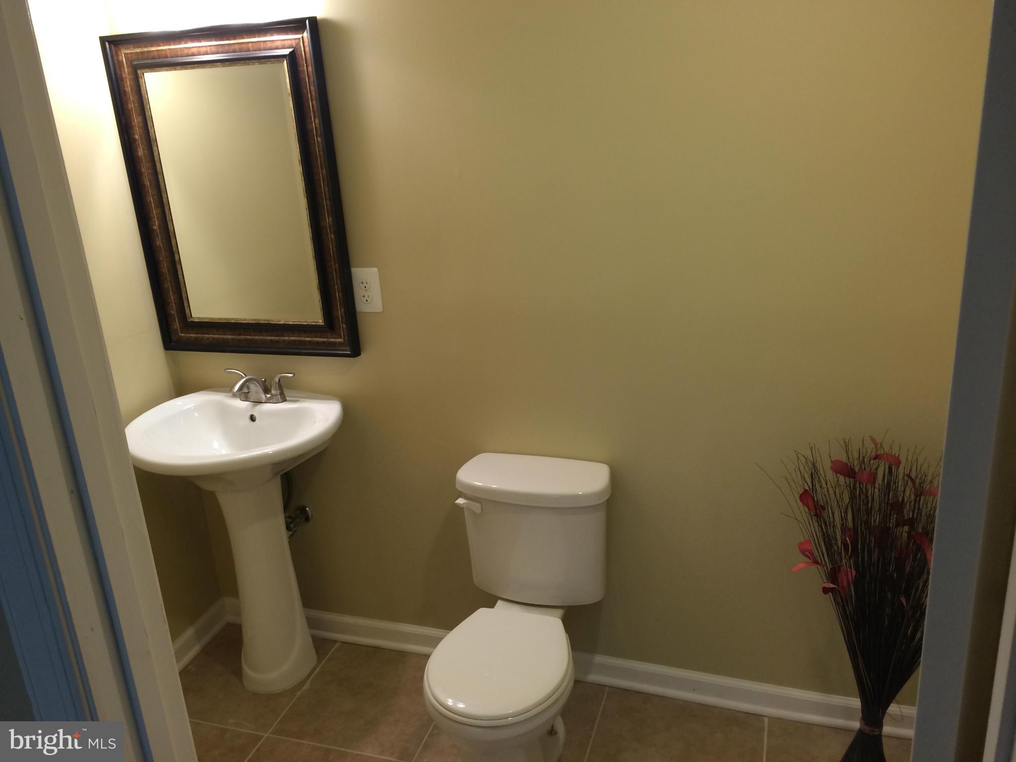 7558 Maury Road Baltimore, MD 21244 - Photo 16 of 29 Bath
