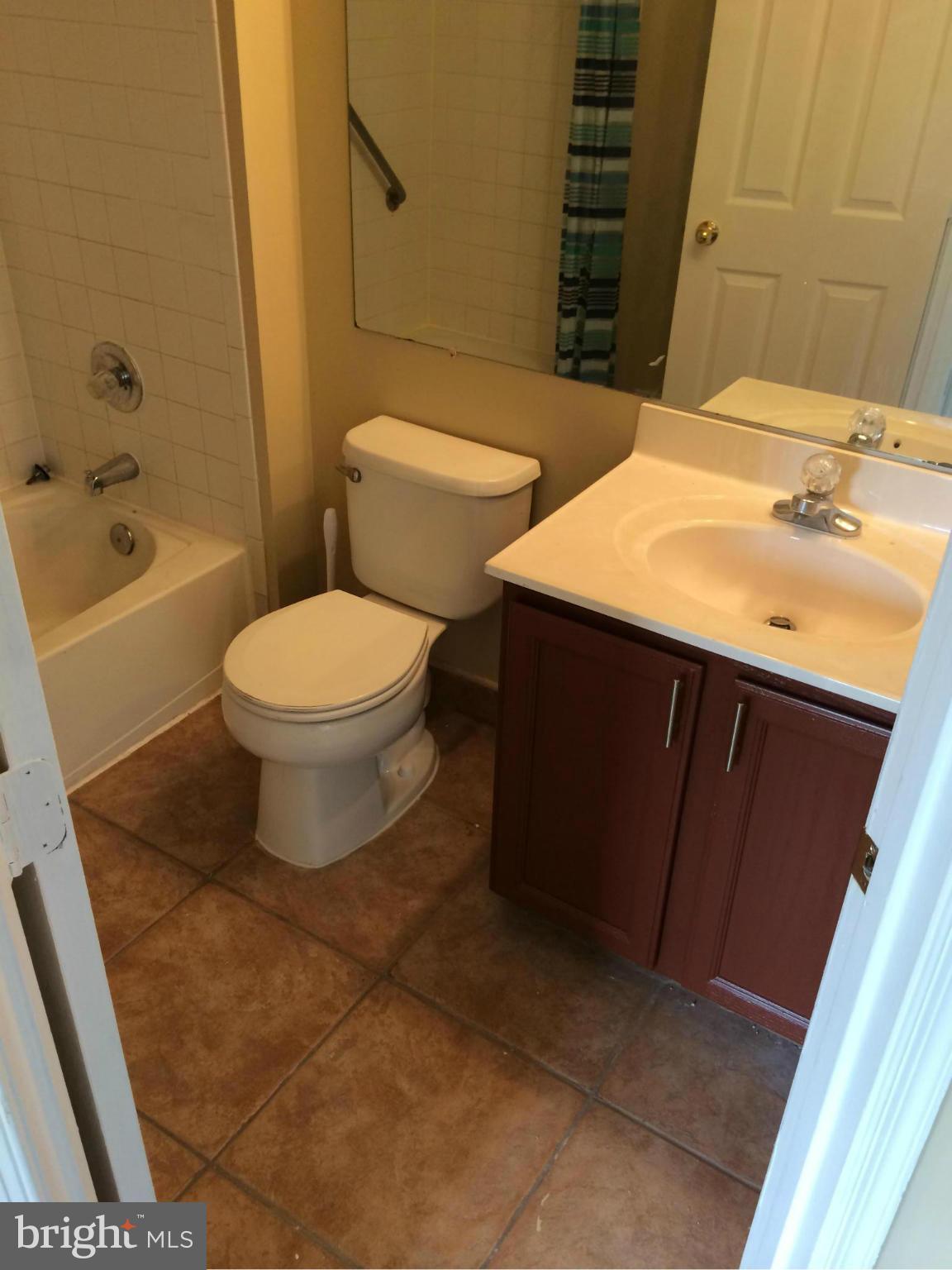 7558 Maury Road Baltimore, MD 21244 - Photo 22 of 29 Bath