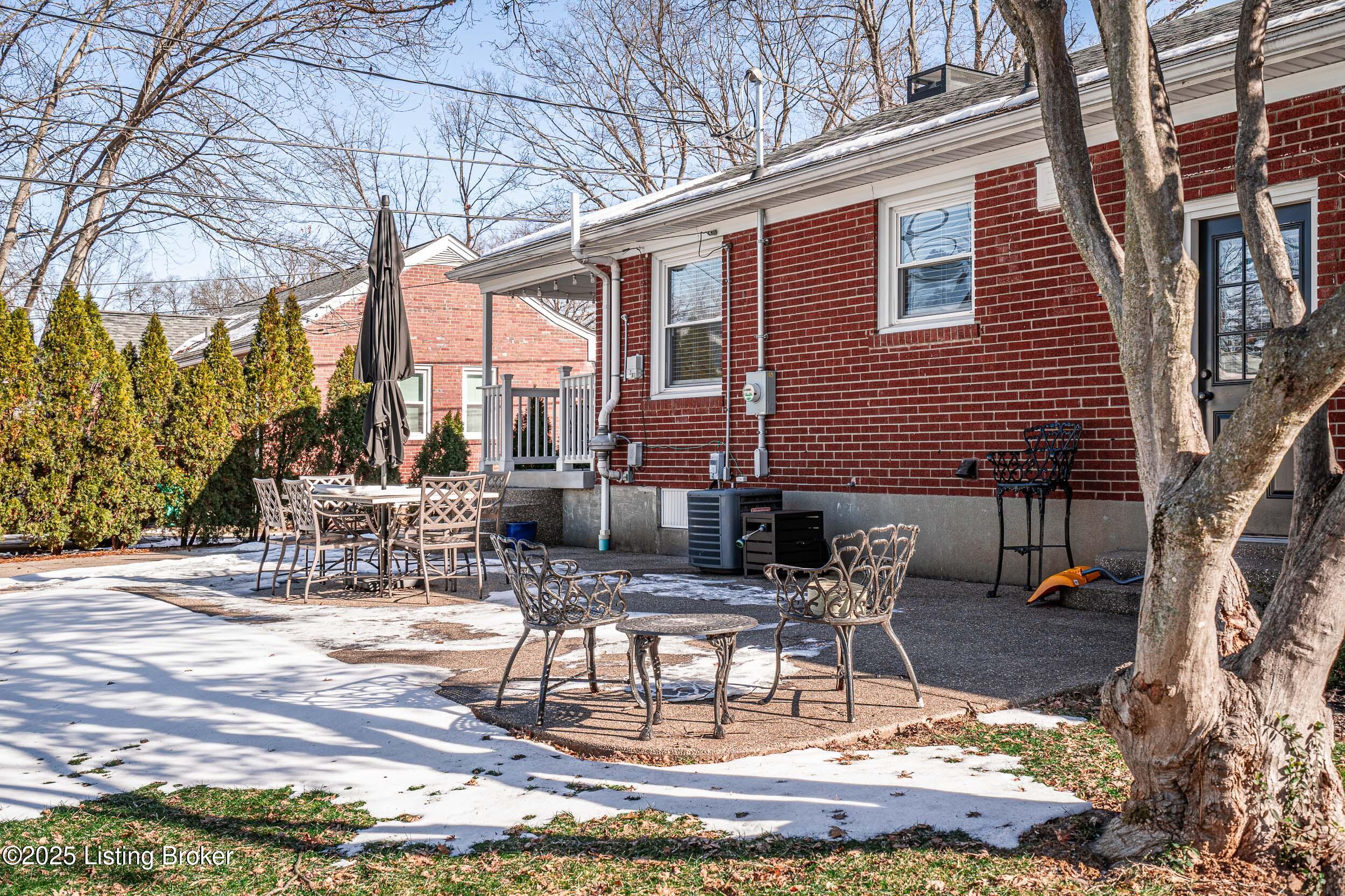 208 Bramton Road Louisville, KY 40207 - Photo 49 of 58 208 Bramton Rd-12