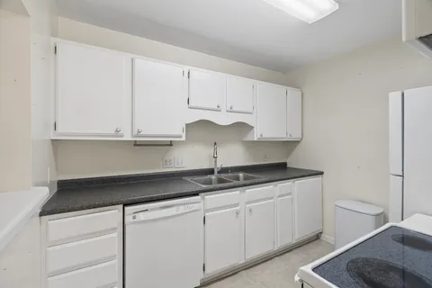 $319,900 | 520 Doral Country Drive, Nashville, TN 37221