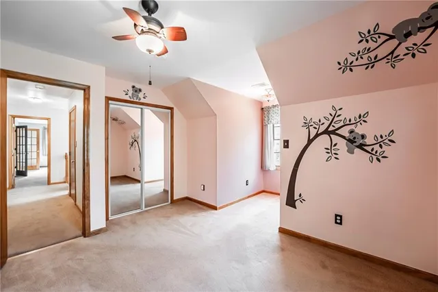 a view of a livingroom with a ceiling fan