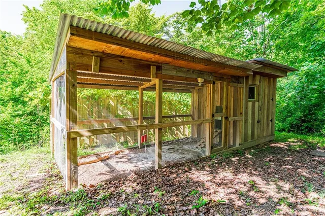 a view of an outdoor space