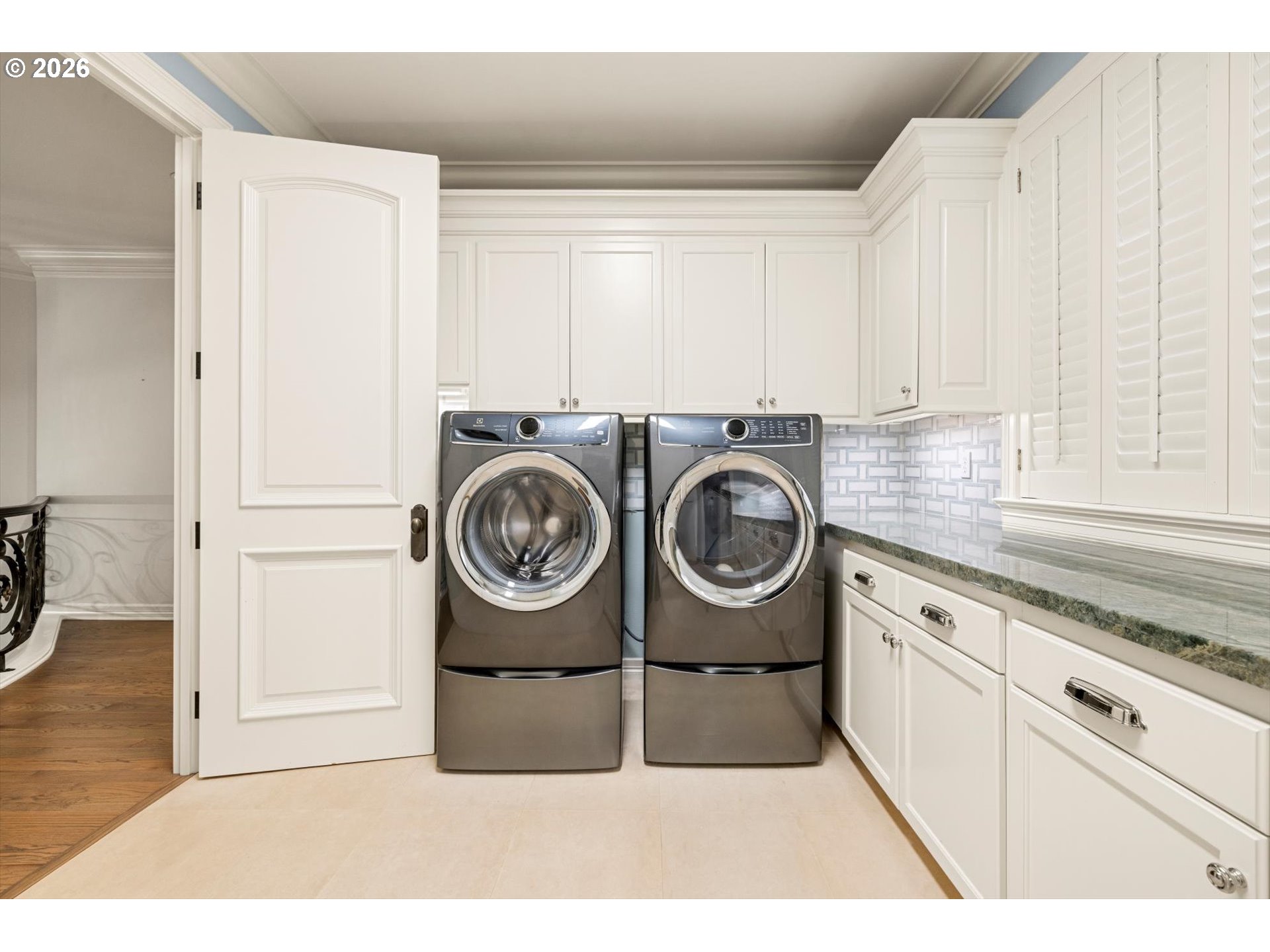 16871 Greenbrier Road Lake Oswego, OR 97034 - Photo 29 of 48 Laundry