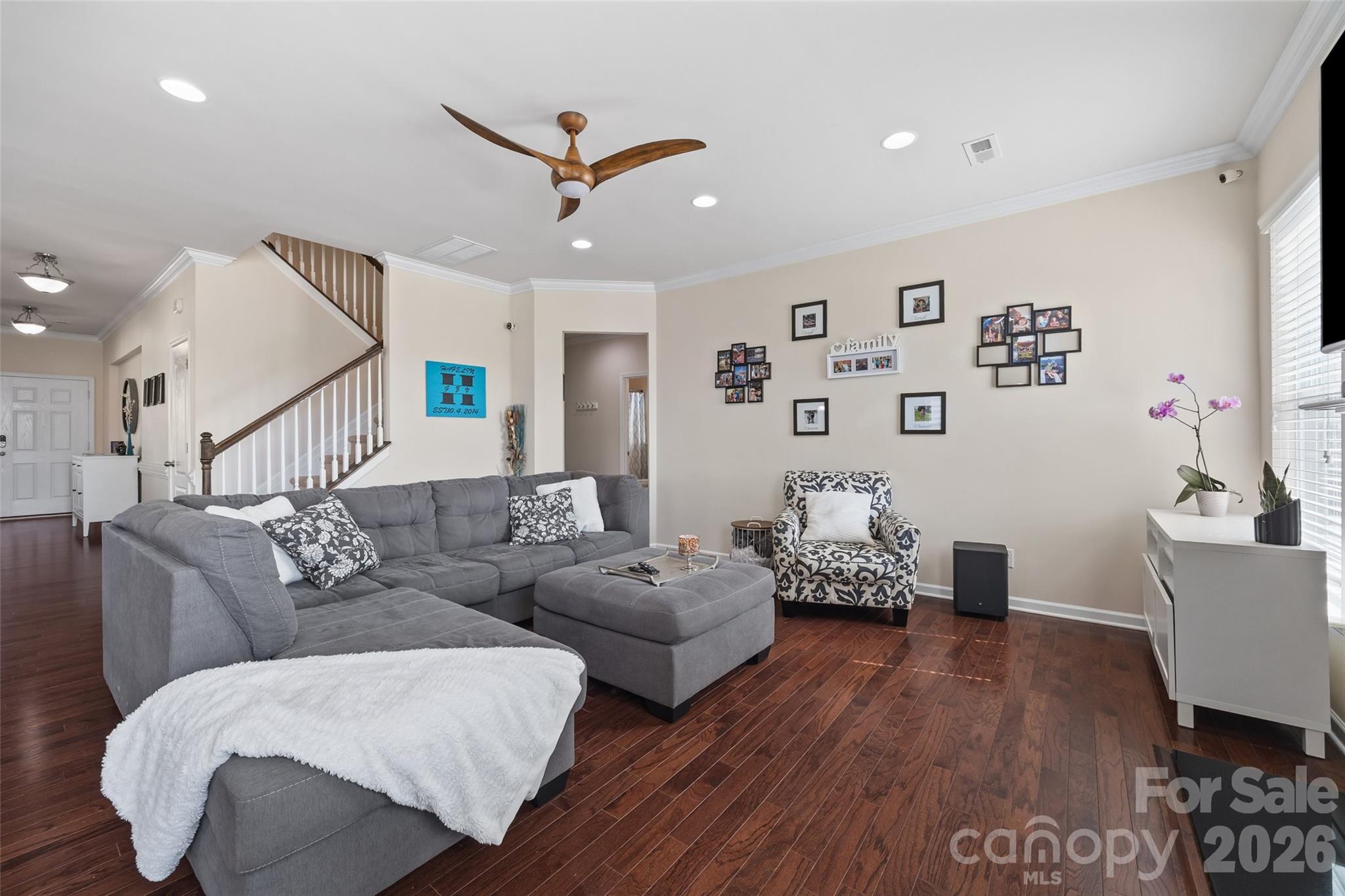 327 Hawks Creek Parkway Fort Mill, SC 29708 - Photo 18 of 48 a living room with furniture