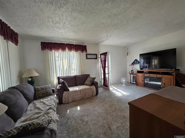 $175,000 | 206 R Street, Rock Springs, WY 82901