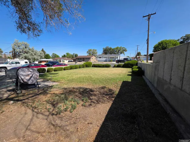 $175,000 | 206 R Street, Rock Springs, WY 82901