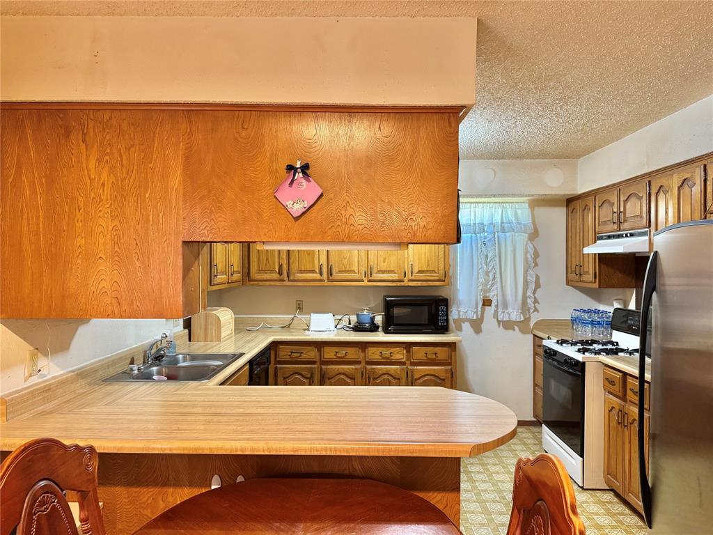 450 Woodbine Estates Road Gainesville, TX 76240 - Photo 4 of 36